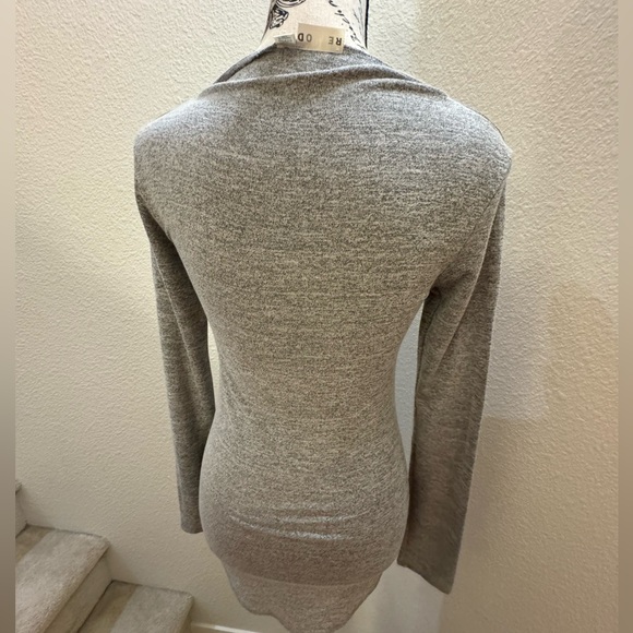 Re/Done Small Gray Top - Picture 2 of 3